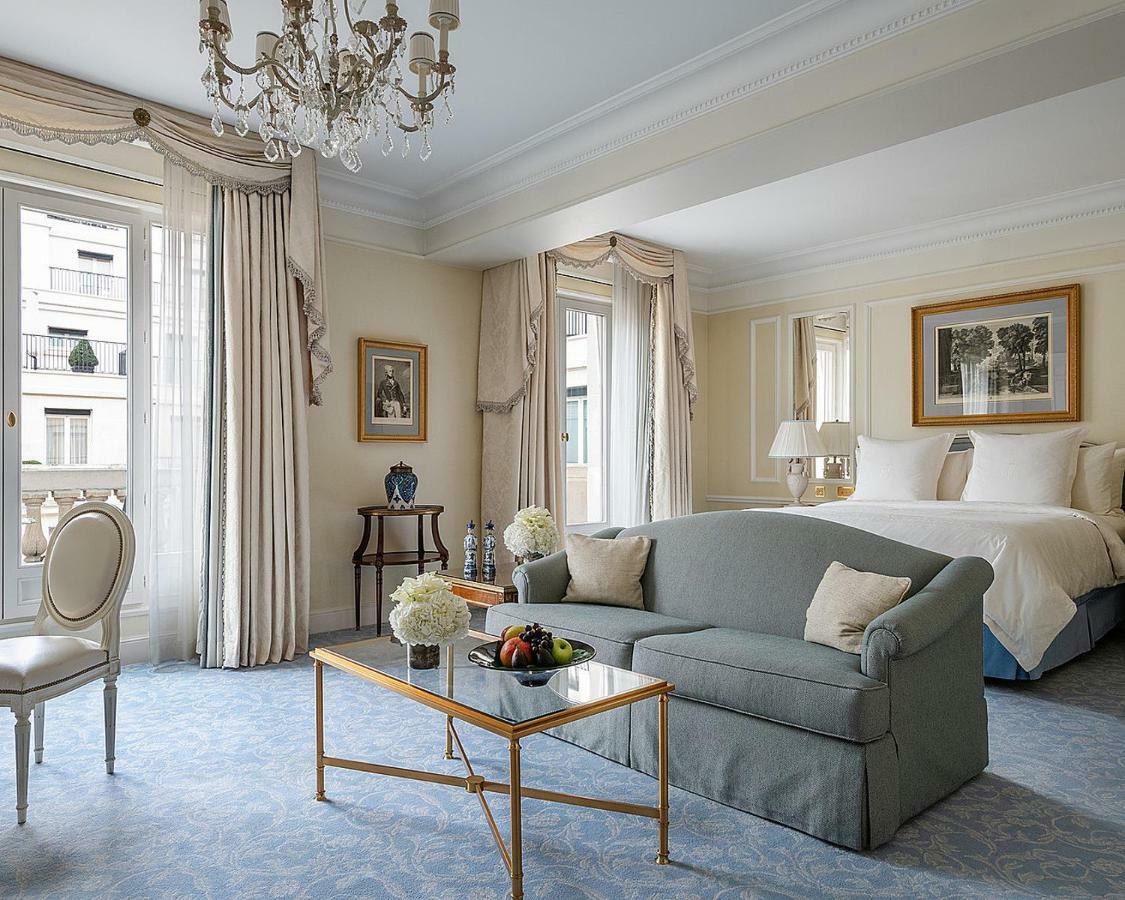 Four Seasons Hotel George V Paris Extérieur photo